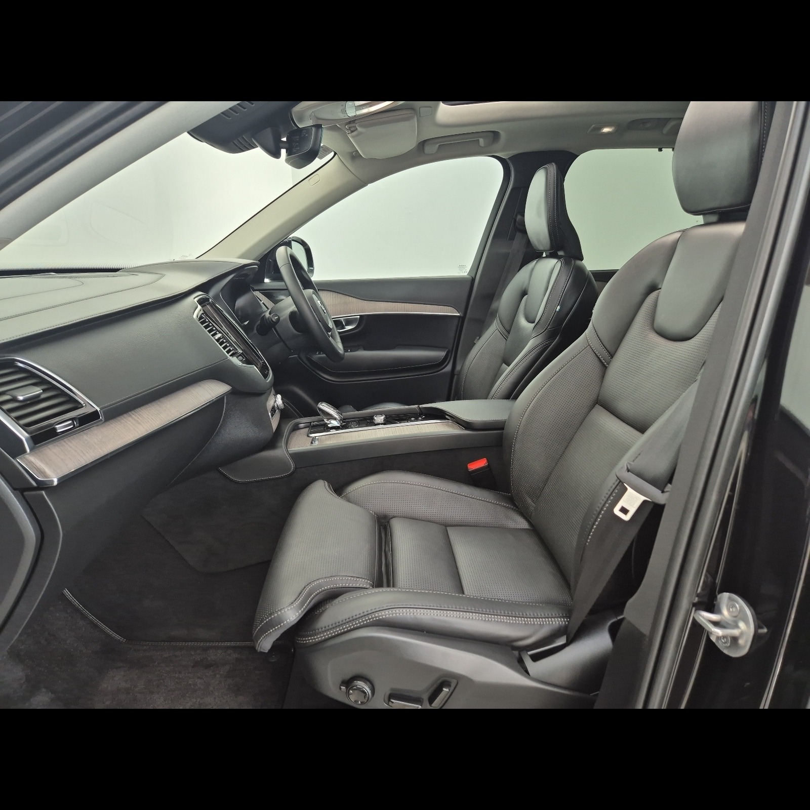 CAR OF THE WEEK: 2023 VOLVO XC90 PLUS DARK T8 PHEV