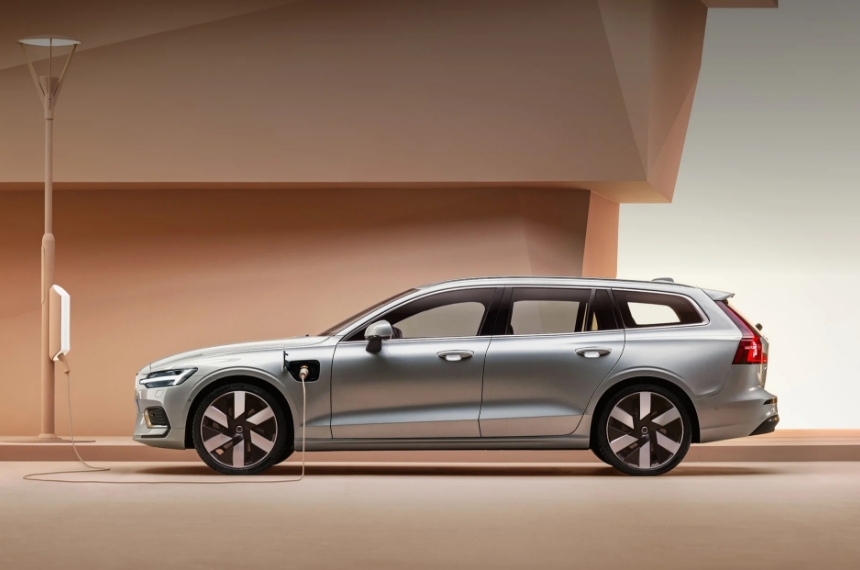 V60 Recharge Plug-in Hybrid