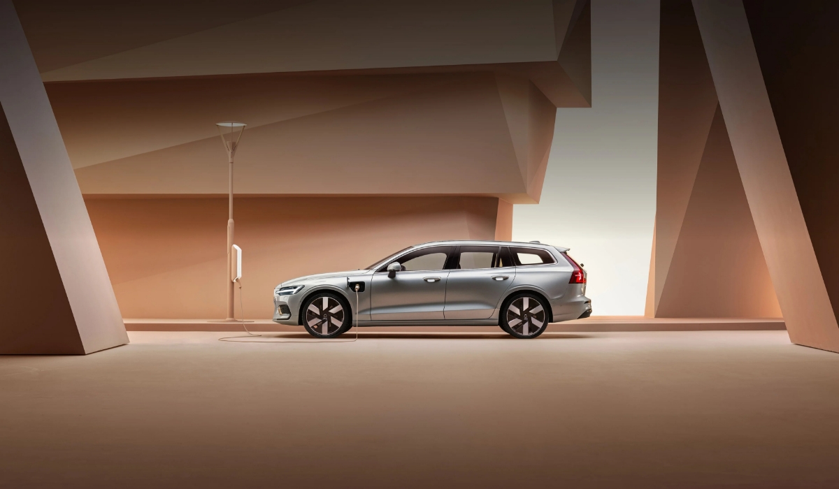 V60 Recharge Plug-in Hybrid
