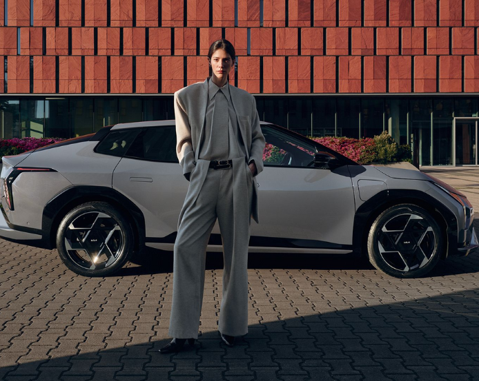 NEW KIA EV4 FASTBACK - 261 OFFER