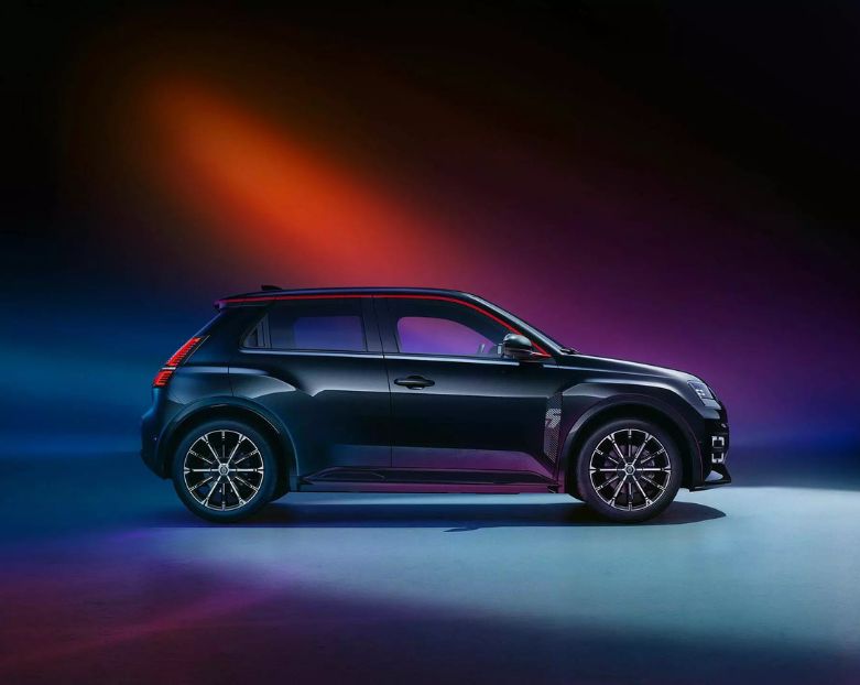 Renault 5 E-Tech electric is the 2026 Irish Car of the Year