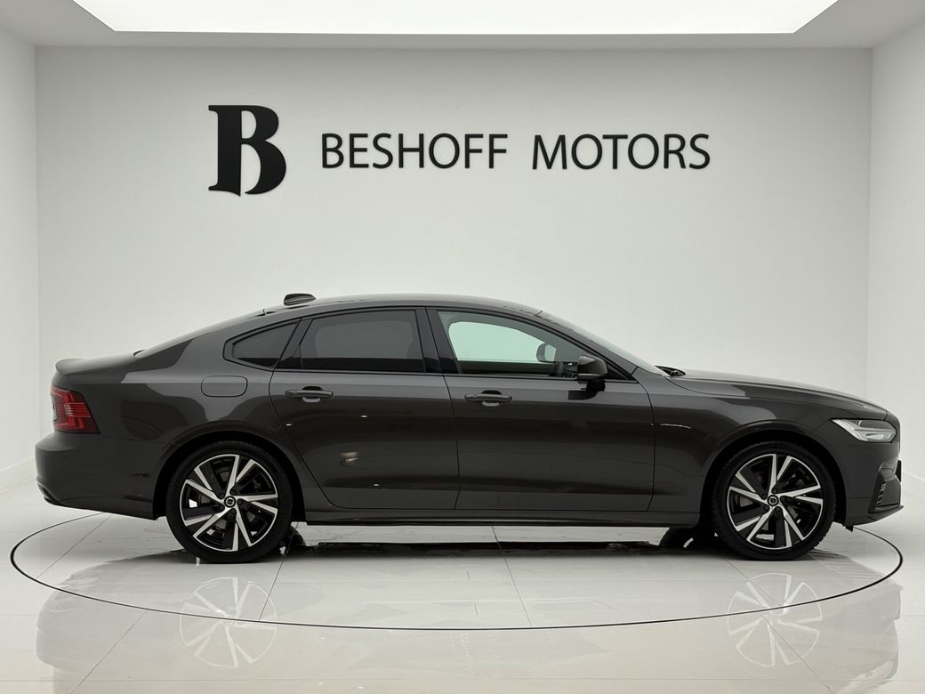 2022 Volvo S90