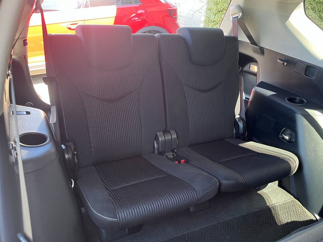 2019 Toyota Prius Alpha