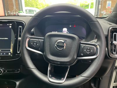 2022 Volvo XC40