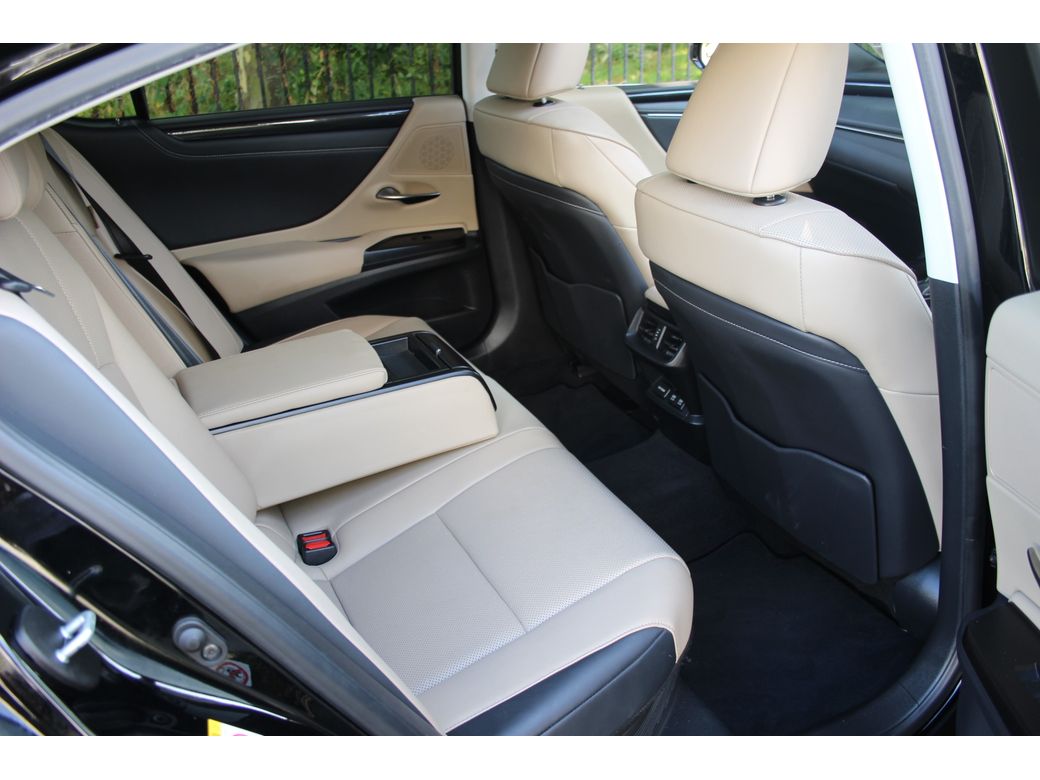 2019 Lexus ES 300h