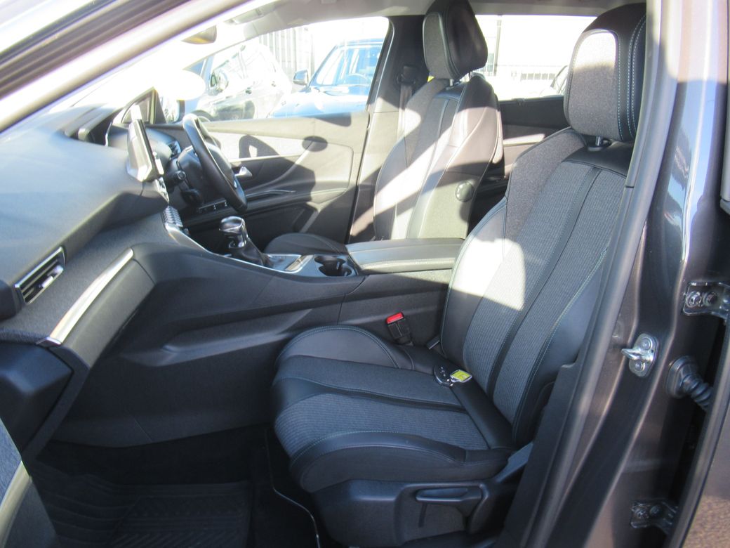 2022 Peugeot 5008