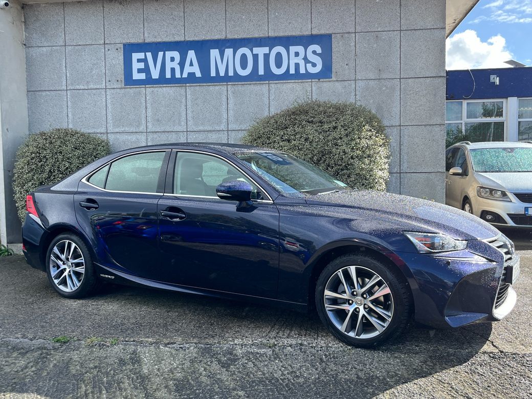2017 Lexus IS 300h