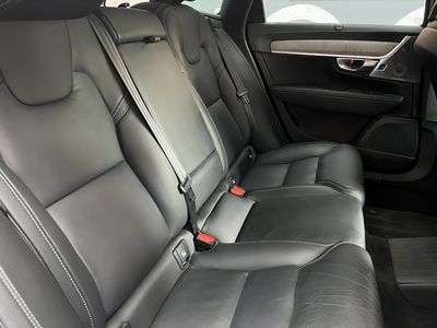 2022 Volvo V90