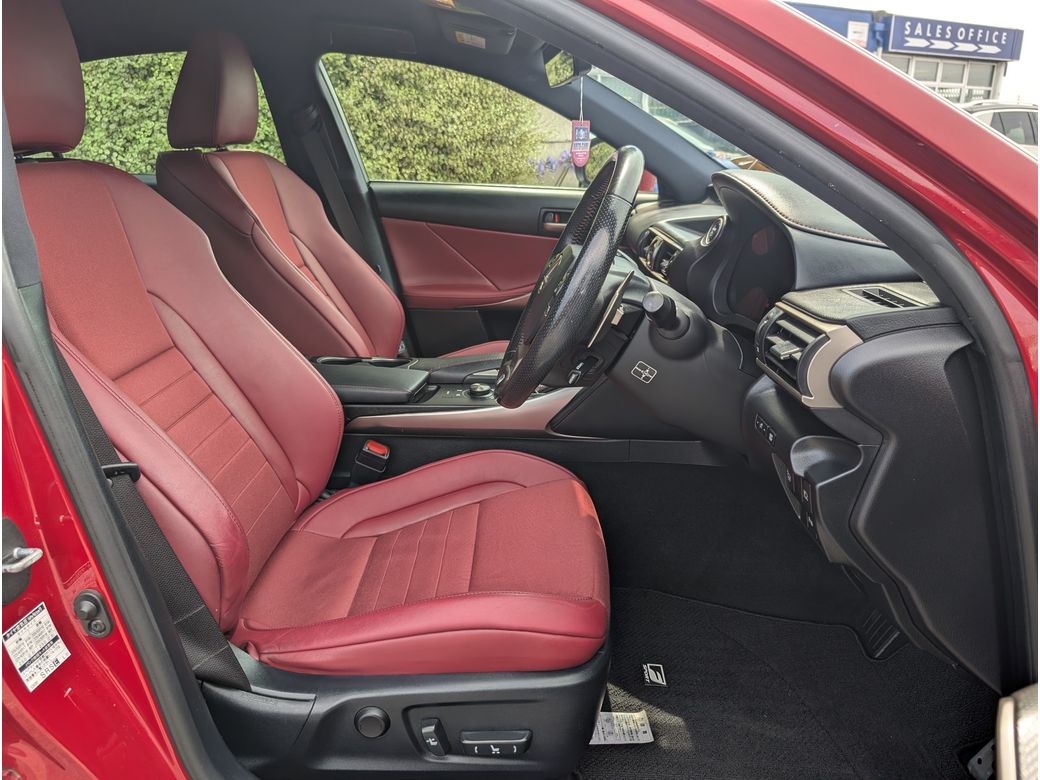 2017 Lexus IS 300h