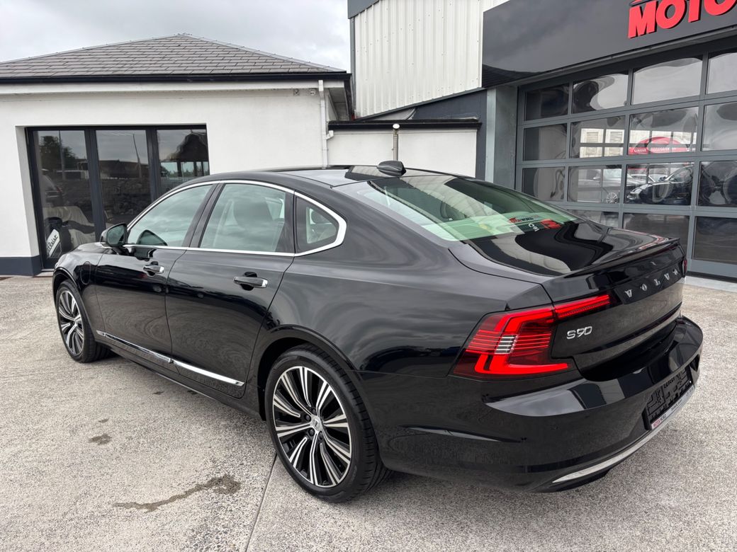 2022 Volvo S90