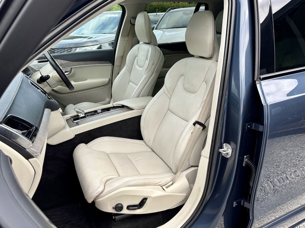 2022 Volvo XC90