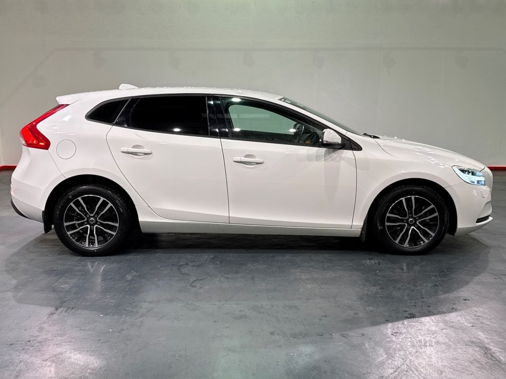 2018 Volvo V40