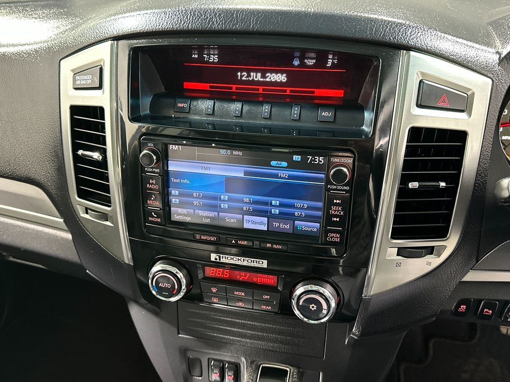 2017 Mitsubishi Pajero