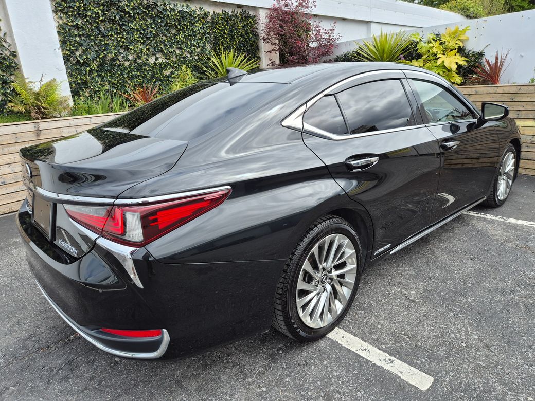 2020 Lexus ES 300h