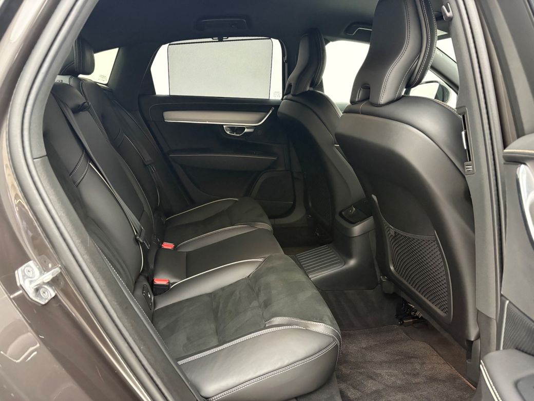 2022 Volvo S90