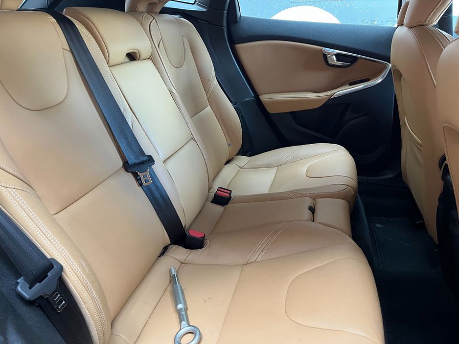 2017 Volvo V40