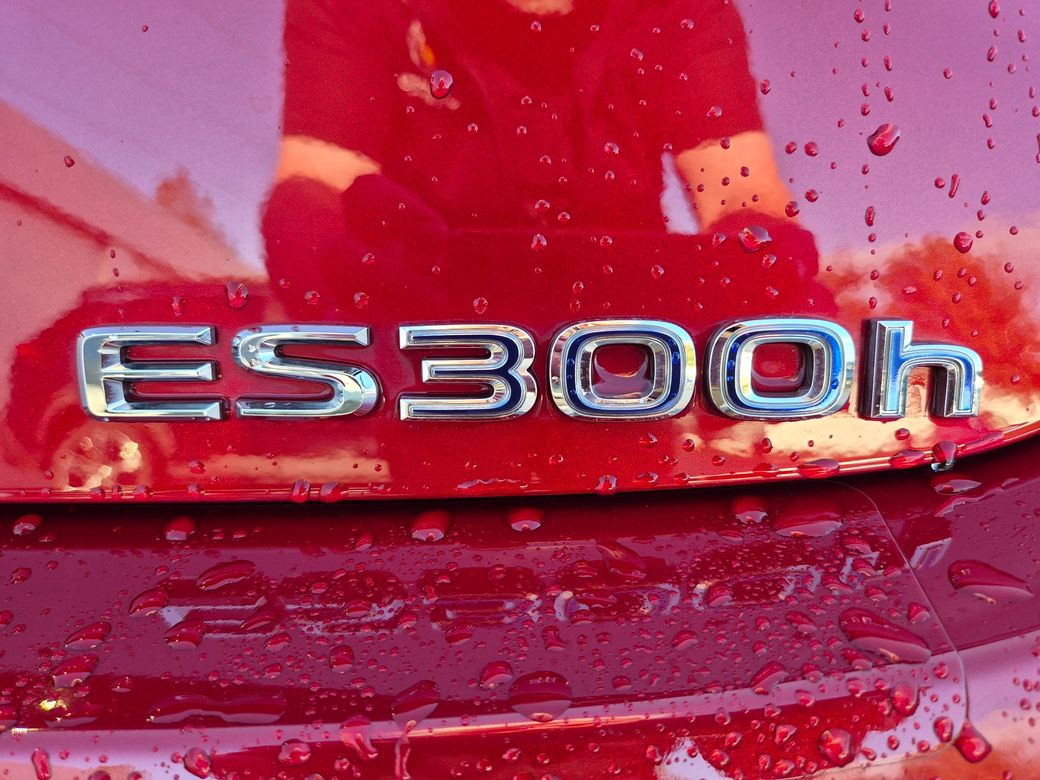 2022 Lexus ES 300h