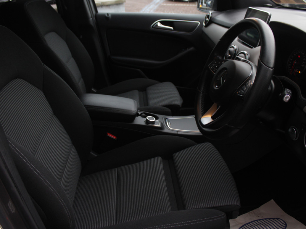 2016 Mercedes-Benz B 180