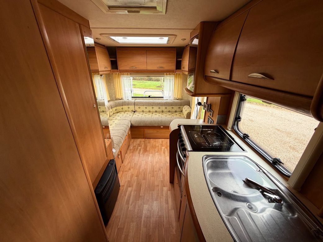 2005 SWIFT SUNTOR 590 RL R.H.D 