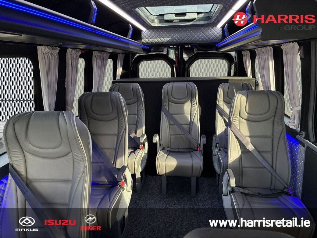 2026 Black Maxus Deliver 9