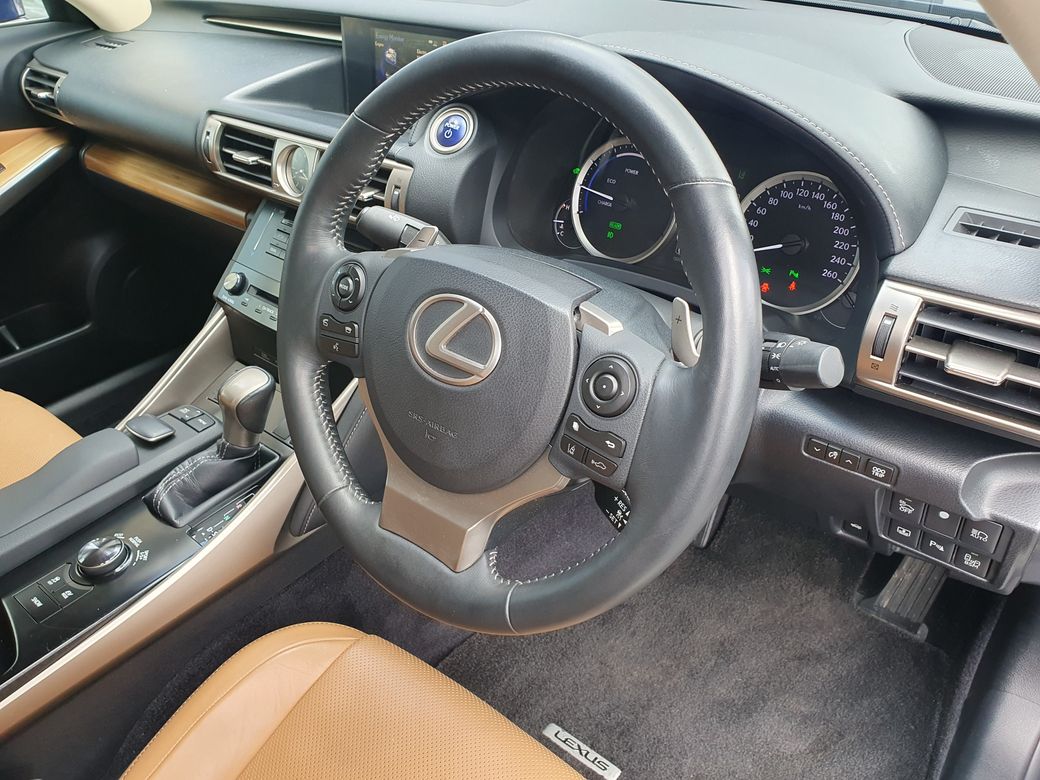 2014 Lexus IS 300h