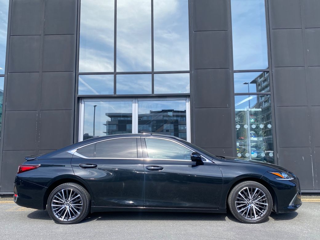 2023 Lexus ES 300h