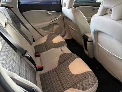 2020 Volvo V40