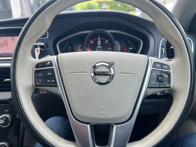 2019 Volvo V40