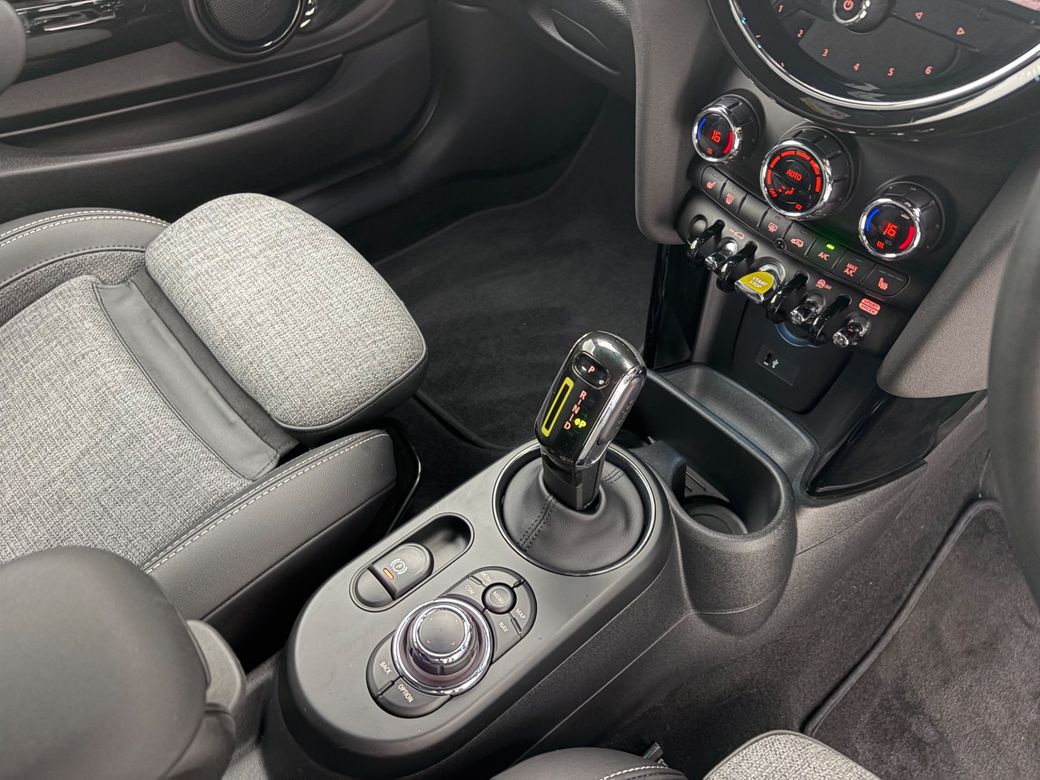 2023 Mini Hatch
