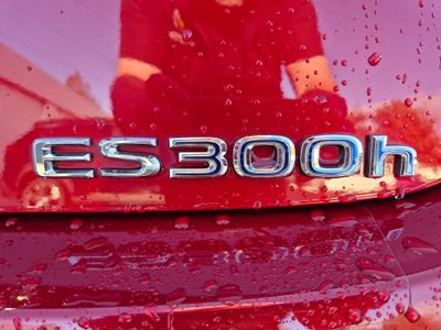 2022 Lexus ES 300h