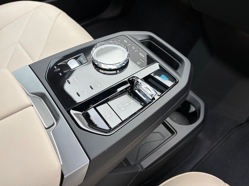 2024 BMW iX