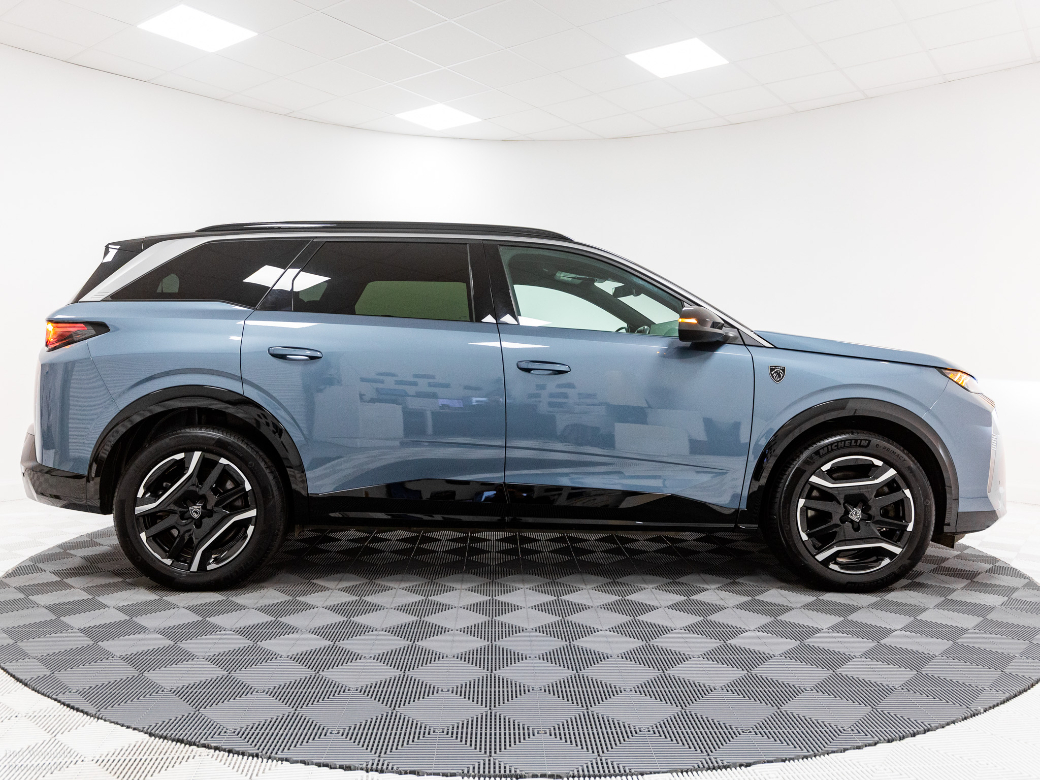 2025 Peugeot 5008