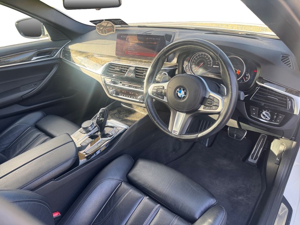 2019 BMW 530