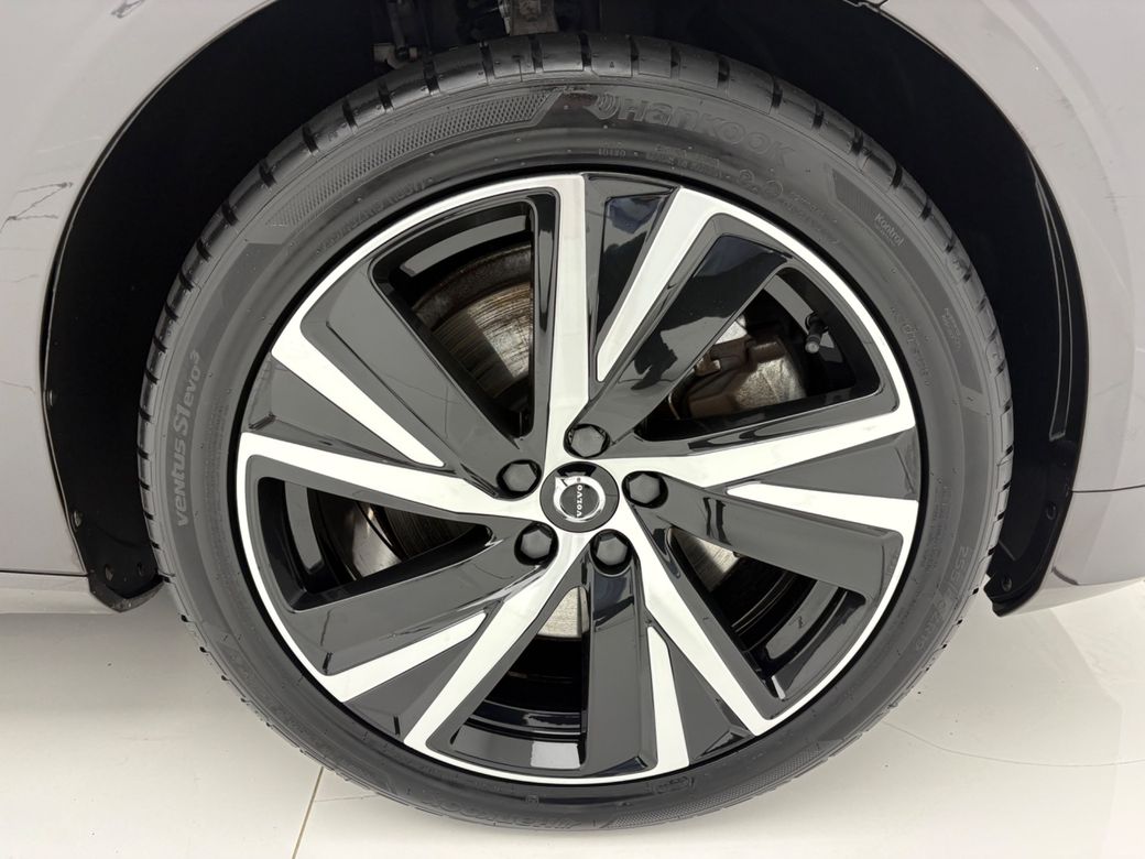 2022 Volvo S90
