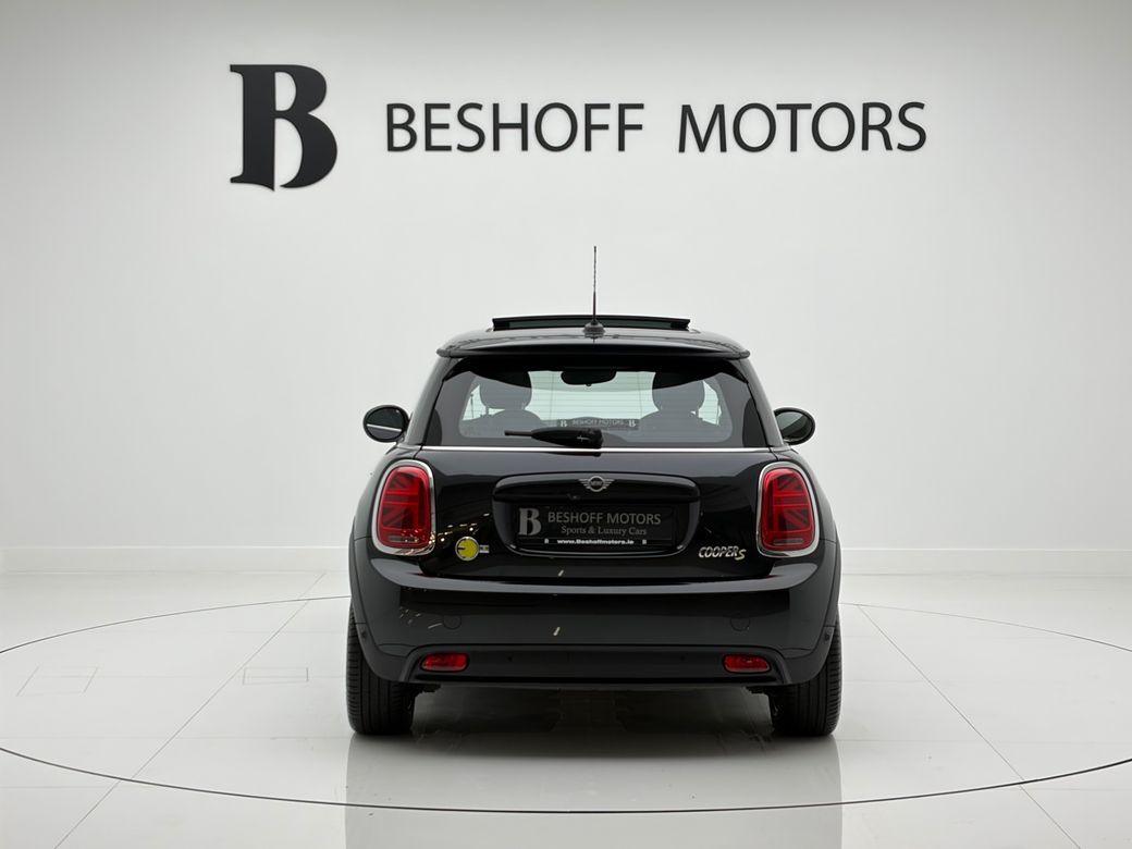 2023 Mini Hatch