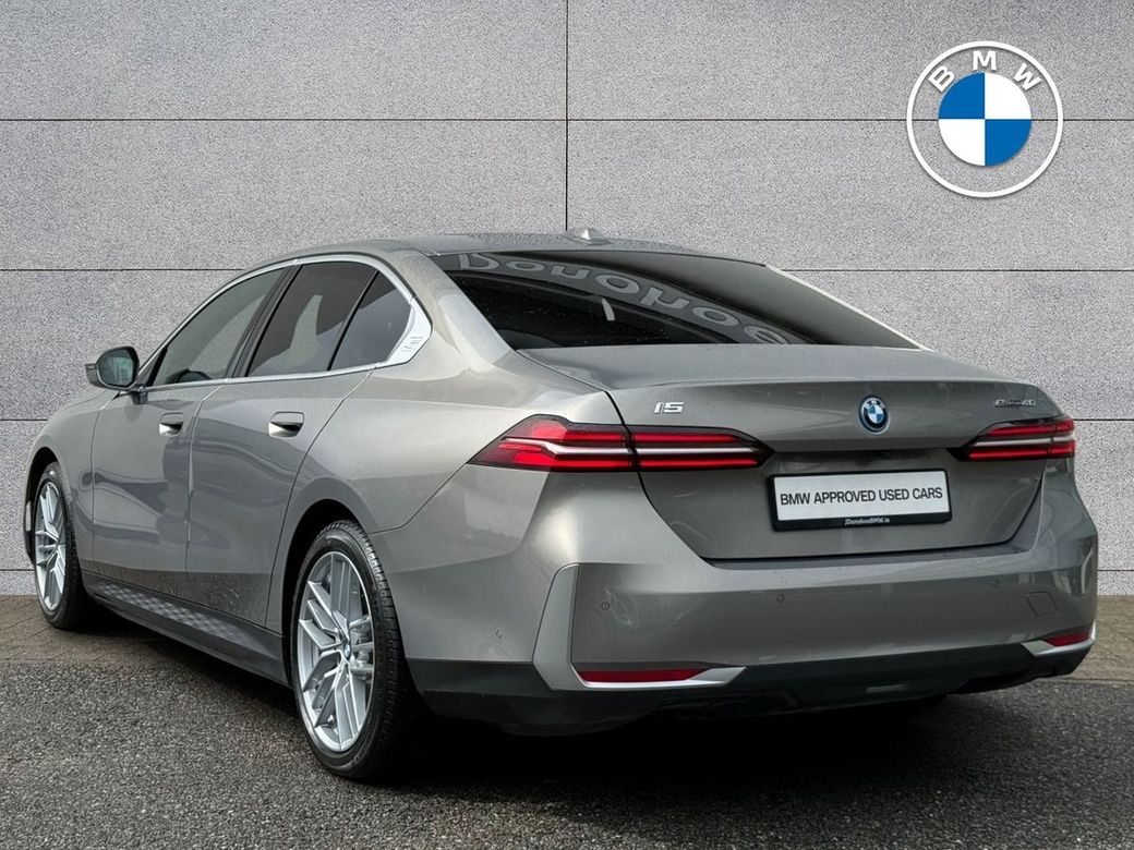 2025 BMW i5