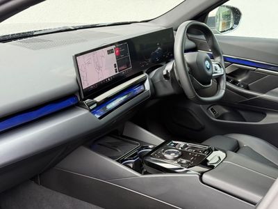 2025 BMW i5