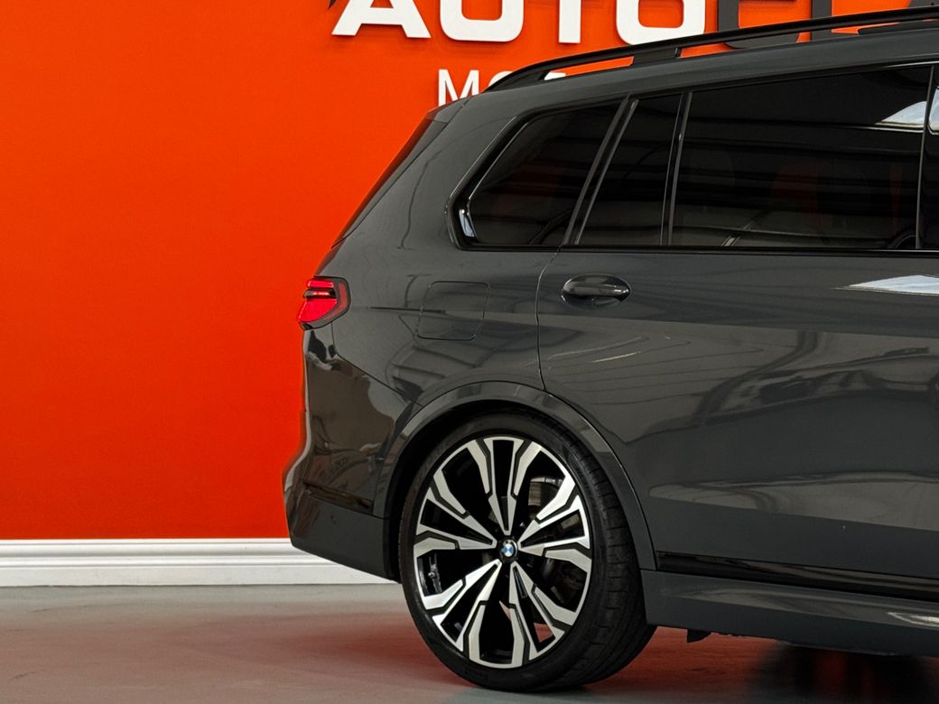 2023 BMW X7