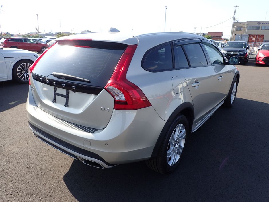 2017 Volvo V60 Cross Country