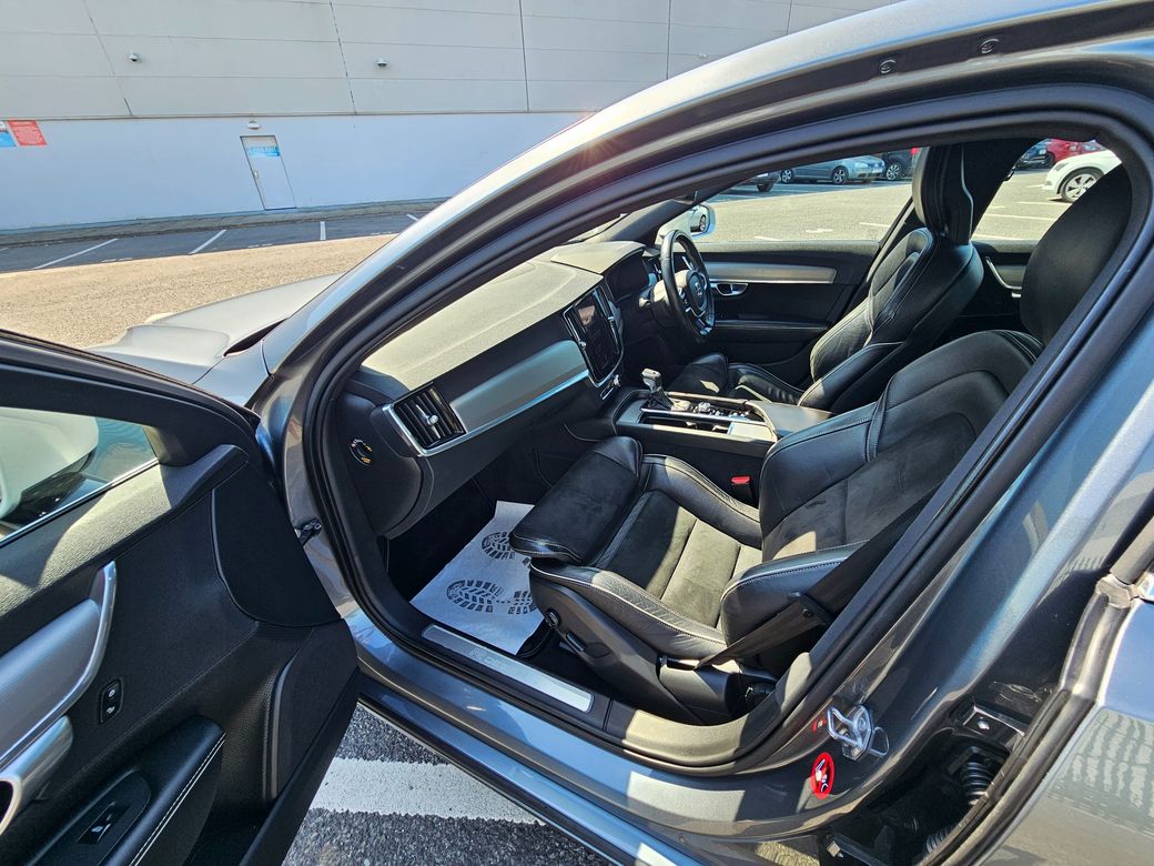2017 Volvo S90