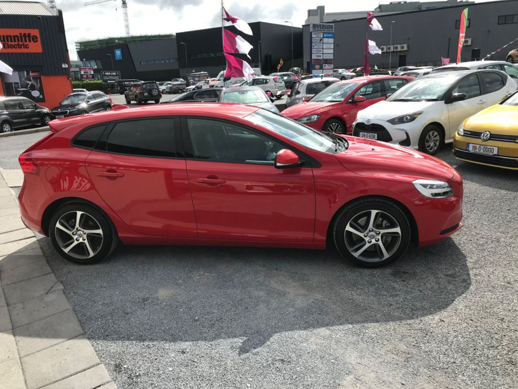 2018 Volvo V40