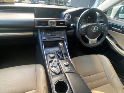 2019 Lexus IS 300h