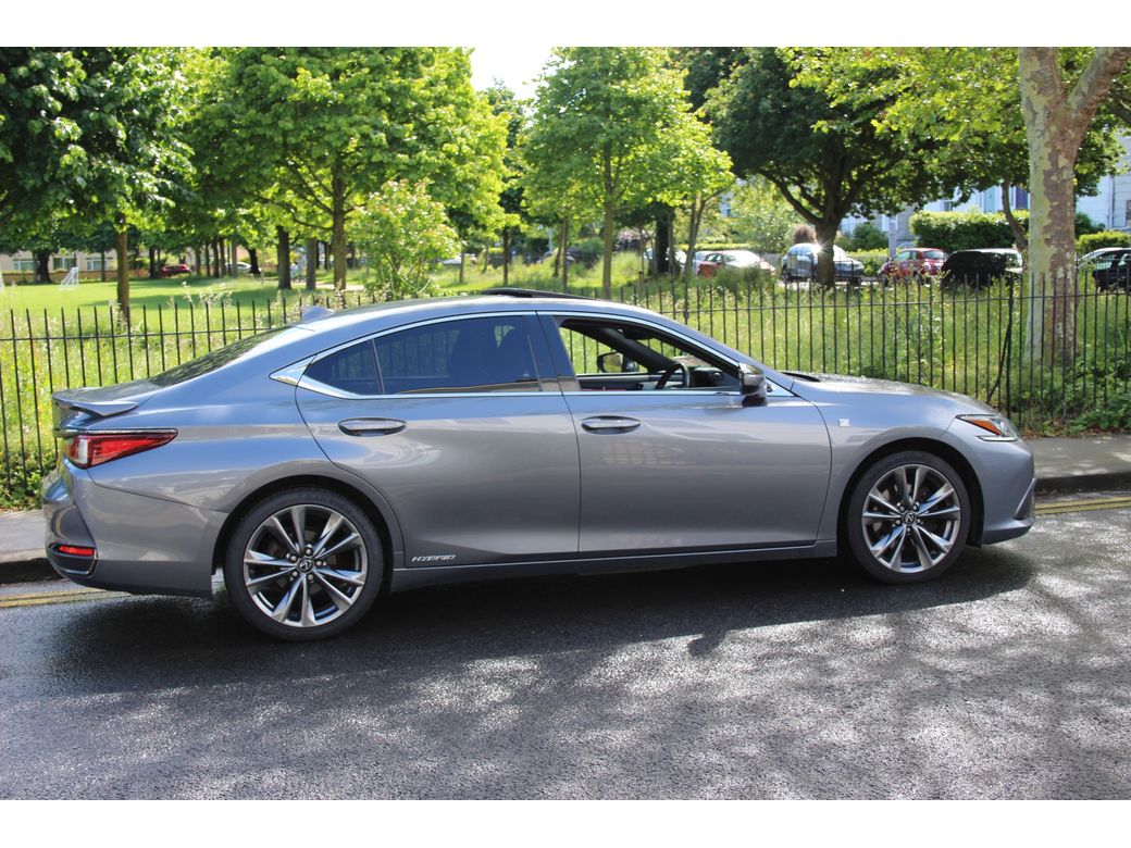 2019 Lexus ES 300h