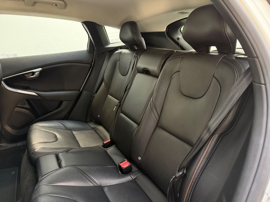 2017 Volvo V40