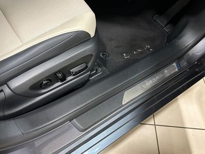 2023 Lexus ES 300h