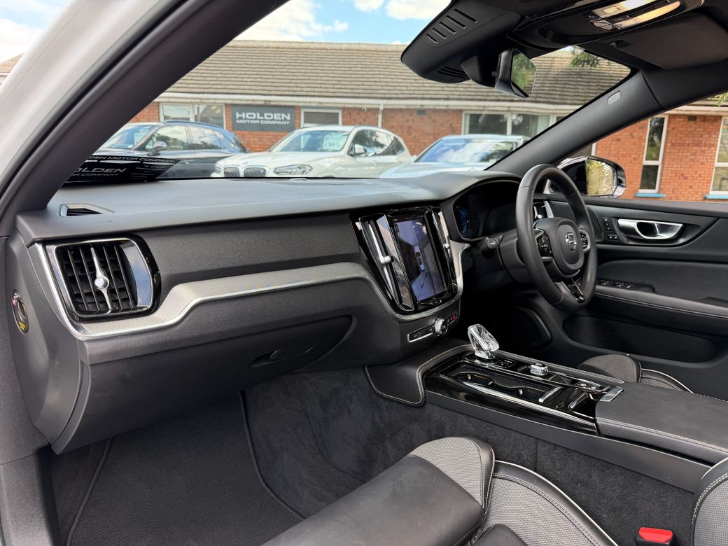 2022 Volvo V60
