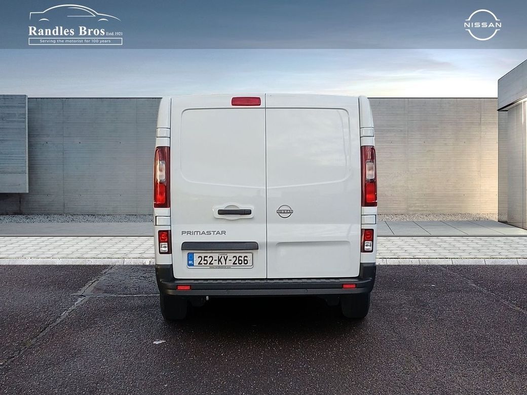 2025 Nissan Primastar