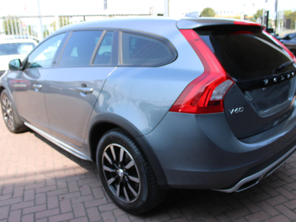 2016 Volvo V60 Cross Country