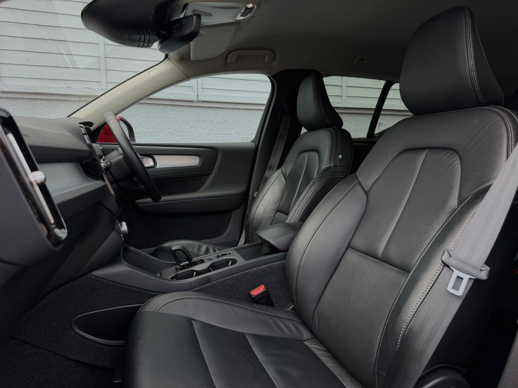 2022 Volvo XC40