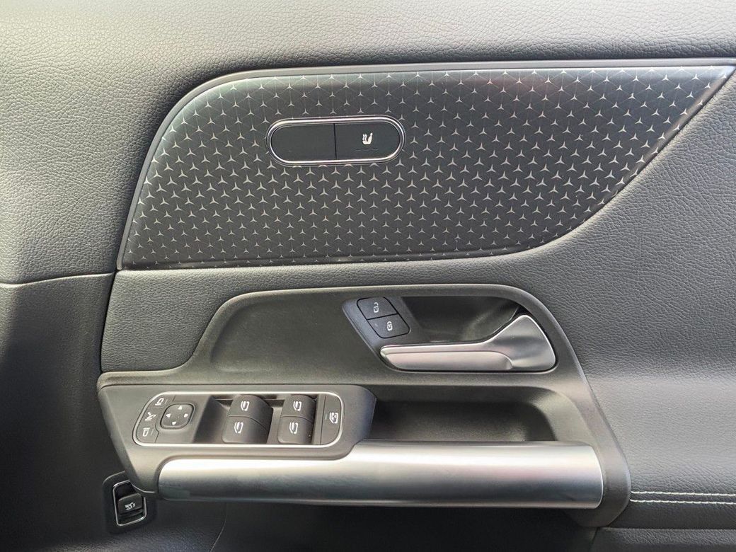 2025 Mercedes-Benz EQA